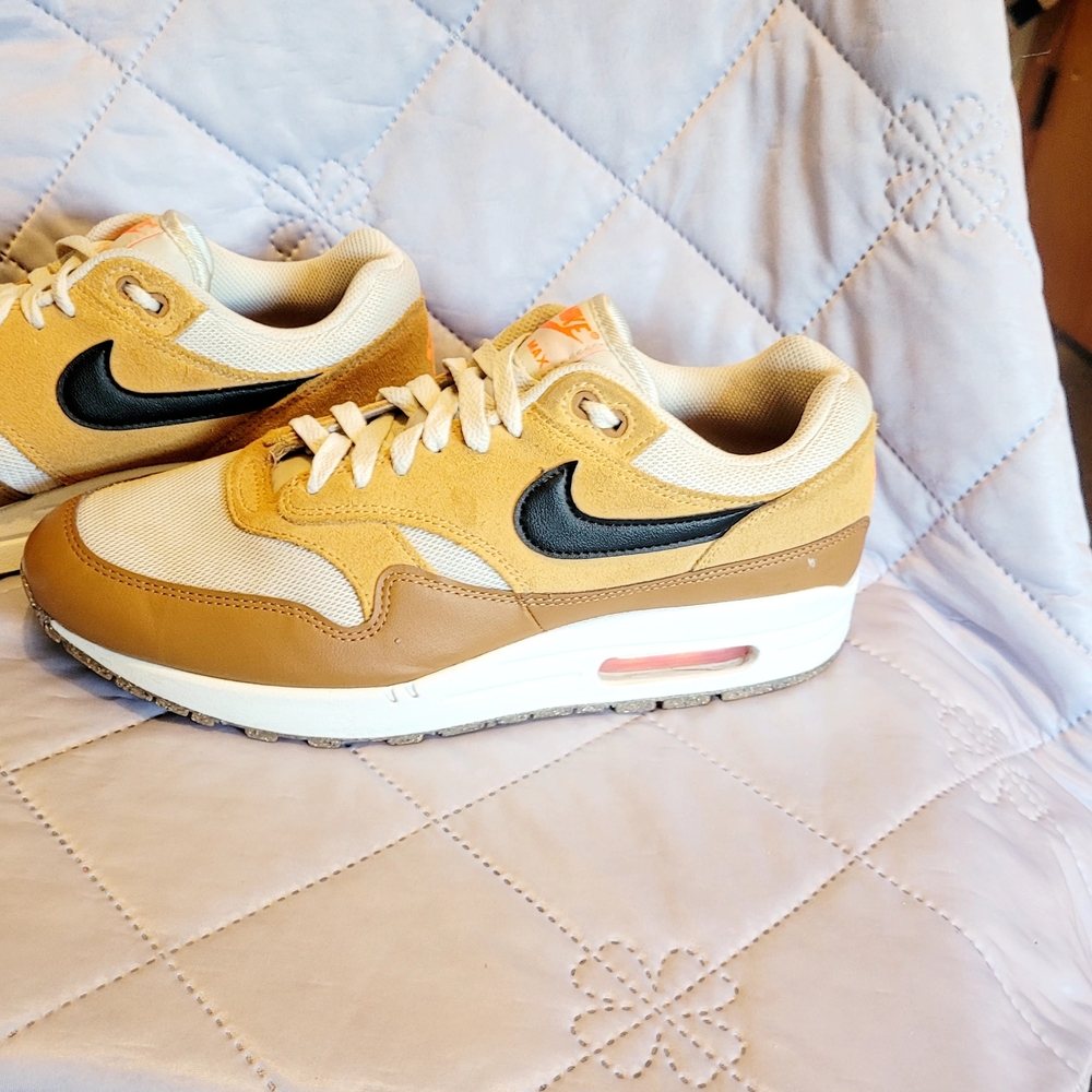 Nike Air Max 1 Essential in the "British Tan", And Bone colorway. Mens Size 10 - Picture 2 of 5